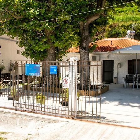 Summer House By The Sea Хорефто Екстериор снимка
