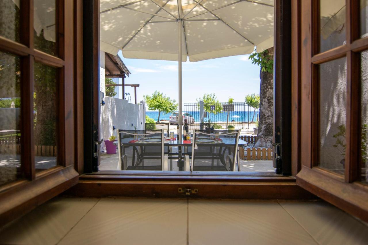 Summer House By The Sea Хорефто Екстериор снимка