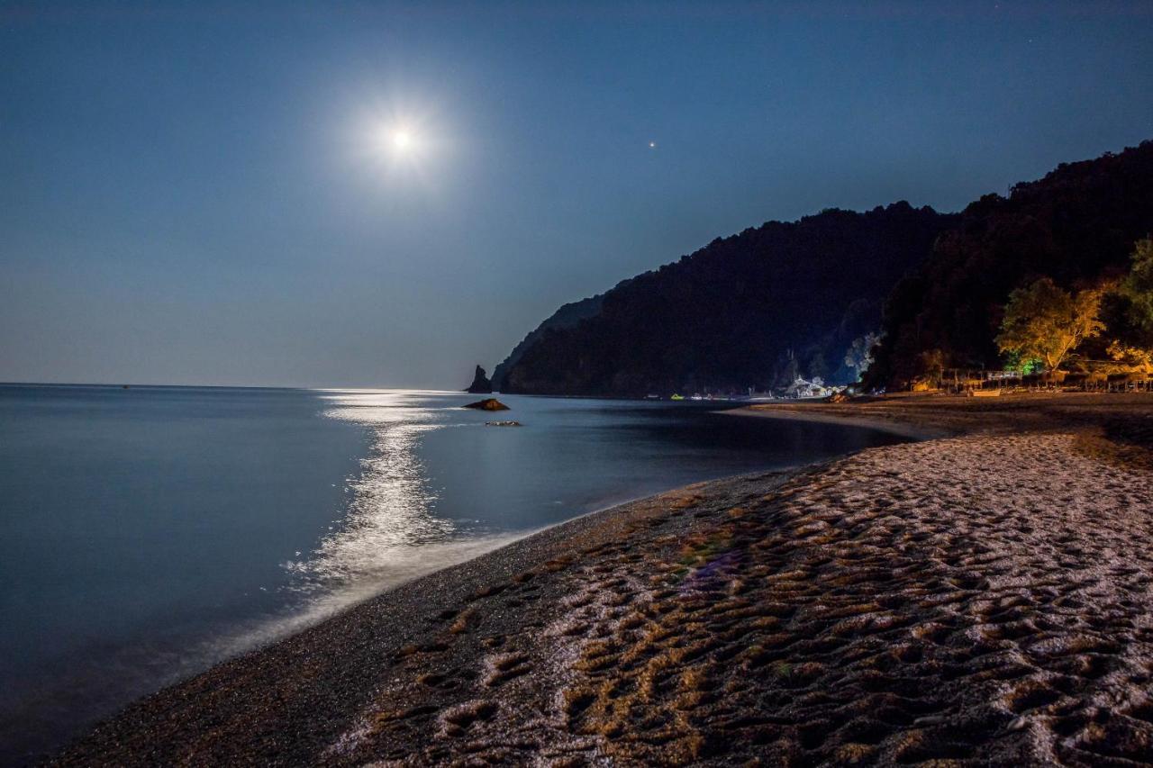 Summer House By The Sea Хорефто Екстериор снимка